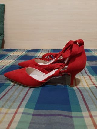 Zapatos rojos. de segunda mano por 18 EUR en Madrid en WALLAPOP