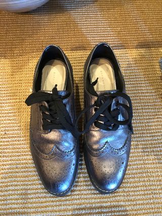 Zapatos cordones metalizados Zara de segunda mano por 8 EUR en Las Rozas de  Madrid en WALLAPOP