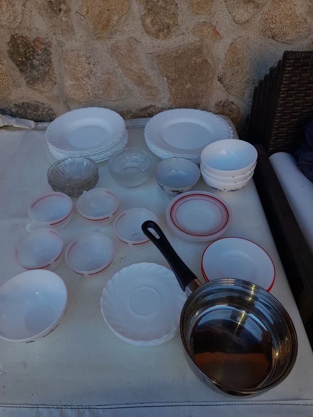 stoviglie retrò vintage come nuove