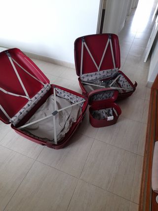 Juego tres maletas samsonite de segunda mano por 20 EUR en Doña Violeta en  WALLAPOP