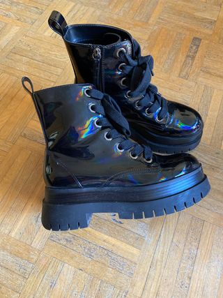 Botas Bershka de segunda mano por 5 EUR en Lugones en WALLAPOP