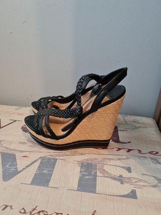 Zapatos cuña alta de segunda mano por 10 EUR en Montcada i Reixac en  WALLAPOP