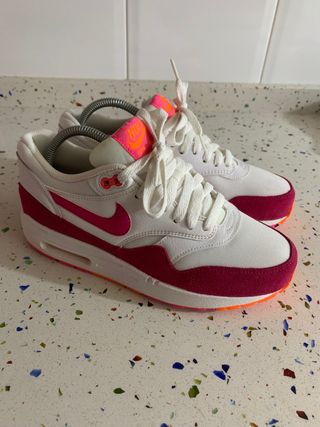 Nike Air max 1 fireberry women 40 Euro, 25,5cm de segunda mano por 115 EUR  en Oviedo en WALLAPOP