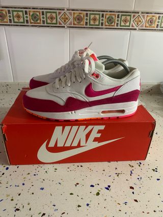 Nike Air max 1 fireberry women 40 Euro, 25,5cm de segunda mano por 115 EUR  en Oviedo en WALLAPOP