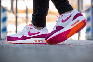 Nike Air max 1 fireberry women 40 Euro, 25,5cm de segunda mano por 115 EUR  en Oviedo en WALLAPOP