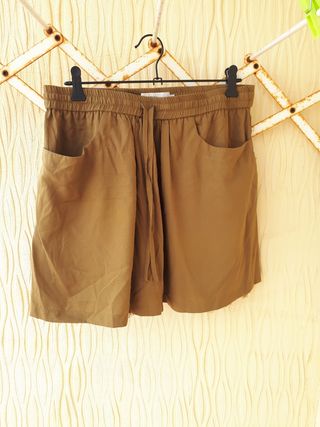 Conjunto falda pantalón y blusa de segunda mano por 20 EUR en Guardamar del  Segura en WALLAPOP
