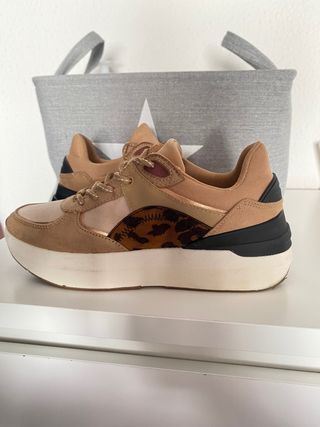 Zapatillas Zara de segunda mano por 10 EUR en Bilbao en WALLAPOP