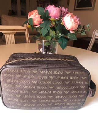 BOLSO DE HOMBRE ARMANI de segunda mano por 30 EUR en Valencia en WALLAPOP