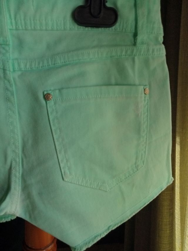Short verde lima Stradivarius t34 (36!)