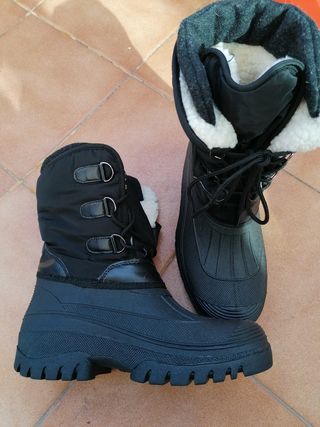 Botas de nieve 39 de segunda mano por 10 EUR en Pamplona en WALLAPOP