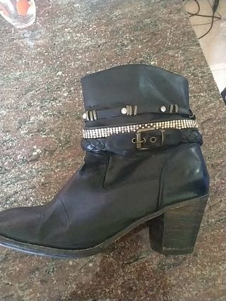 Botines número 41 de segunda mano por 10 EUR en Cabanillas del Campo en  WALLAPOP
