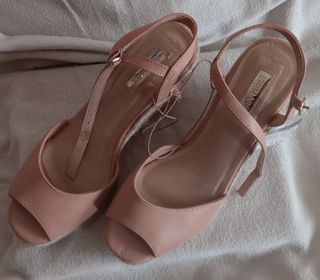 Sandalia Cuña Primark de segunda mano por 5 EUR en Valencia en WALLAPOP