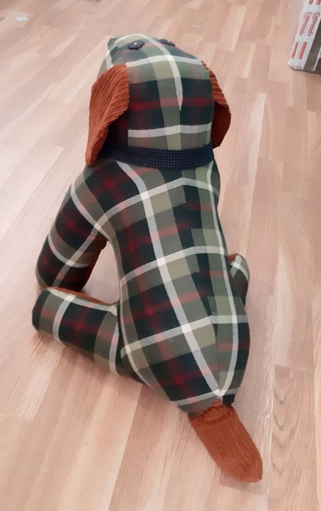 perro sujetapuertas o maniquí