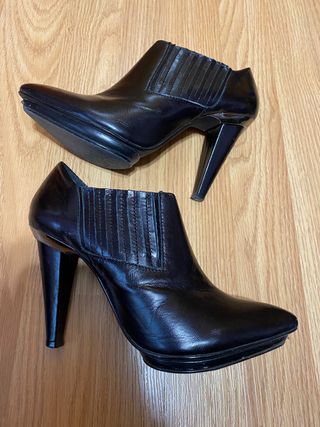 Botines negros Fosco 36 de segunda mano por 6 EUR en Burgos en WALLAPOP