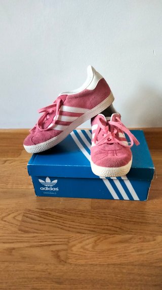Zapatillas Adidas Gazelle mujer de segunda mano por 10 EUR en  Vitoria-Gasteiz en WALLAPOP