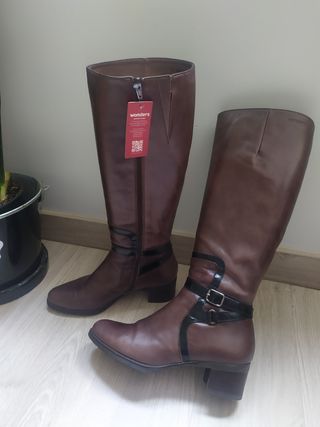 Botas altas Wonders de segunda mano por 98 EUR en Almería en WALLAPOP
