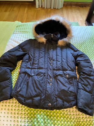 Plumífero mujer Levis de segunda mano por 30 EUR en Oviedo en WALLAPOP