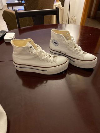 BOTA ALTA VICTORIA PLATAFORMA de segunda mano por 25 EUR en Barcelona en  WALLAPOP