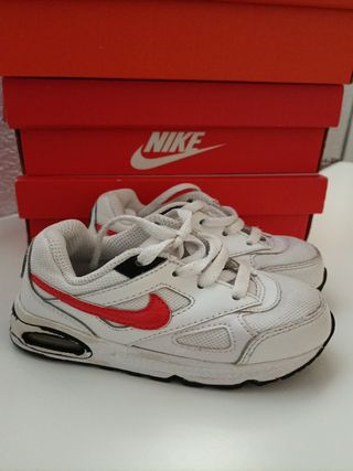 Nike Air Max talla 22 de segunda mano por 4 EUR en Málaga en WALLAPOP