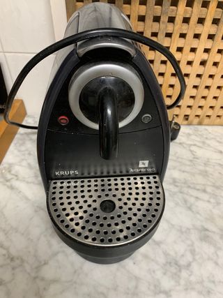 Cafetera krups nespresso de segunda mano por 20 EUR en Badalona en WALLAPOP