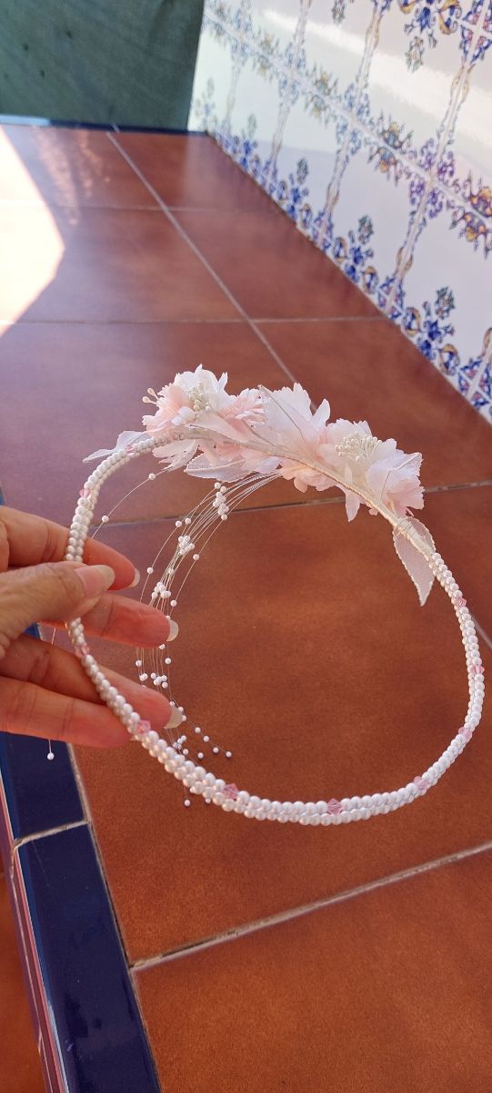 DIADEMA DE FLORES Y PERLAS DE NIÑAS PARA COMUNIÓN