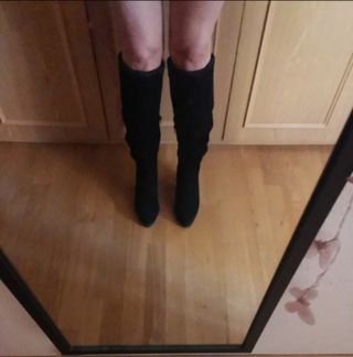 Botas negras altas ante de segunda mano por 9 EUR en Torrejón de Ardoz en  WALLAPOP