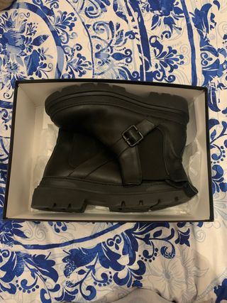 Botines ANTONY MORATO 42 de segunda mano por 45 EUR en Pamplona en WALLAPOP