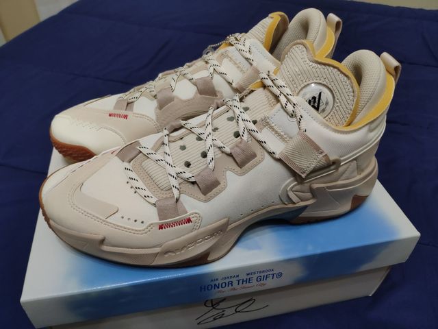 Air Jordan why not zer0.5 honor the gift