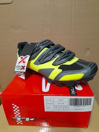 Zapatilla TKX amarilla de segunda mano por 35 EUR en Madrid en WALLAPOP