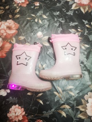 Botas de agua talla 26 rosa de segunda mano por 10 EUR en Arroyomolinos en  WALLAPOP