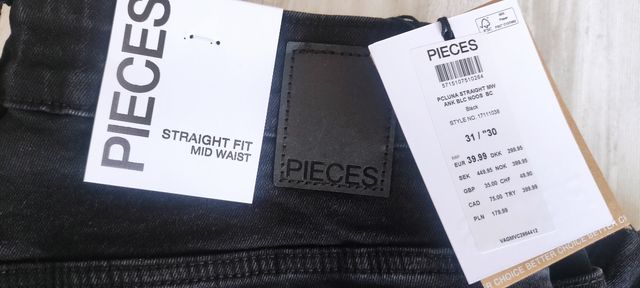 Vaqueros negros de Pieces