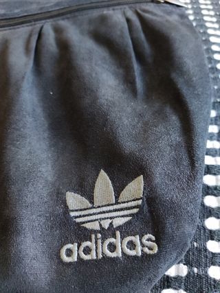 Bolso Tela Original Adidas Gazelle de segunda mano por 15 EUR en Barcelona  en WALLAPOP