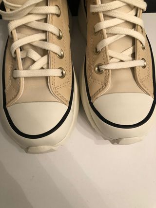 Converse cuero beige talla 38 de segunda mano por 99 EUR en Vilanova i la  Geltrú en WALLAPOP