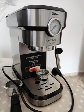 Cafetera Cecotec Modelo Cafelizzia 790 Steel pro de segunda mano por 70 EUR  en Madrid en WALLAPOP
