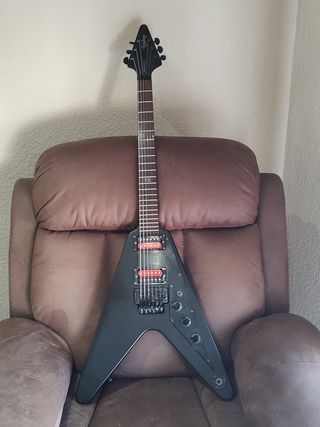 Vendo o cambio Gibson EPIPHONE FLYING V GOTHIC de segunda mano por 450 EUR  en Playa Lisa en WALLAPOP