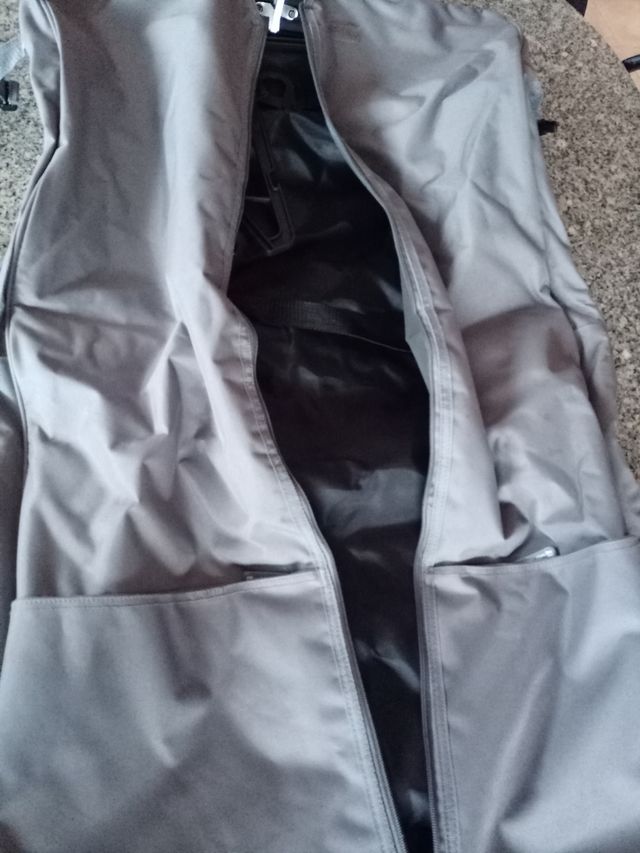 Bolsa de roupa nova