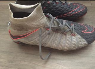 Botas Nike Hypervenom gama alta talla 41 de segunda mano por 33 EUR en  Santander en WALLAPOP