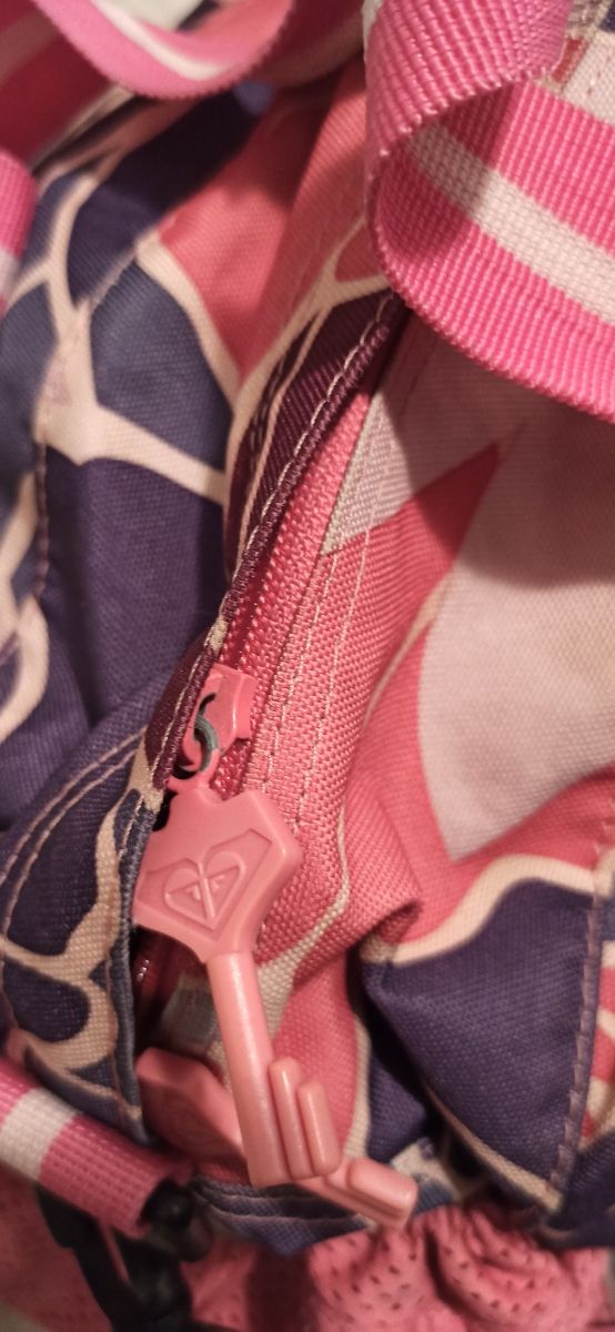 Bolso deporte flores tonos rosados Roxy