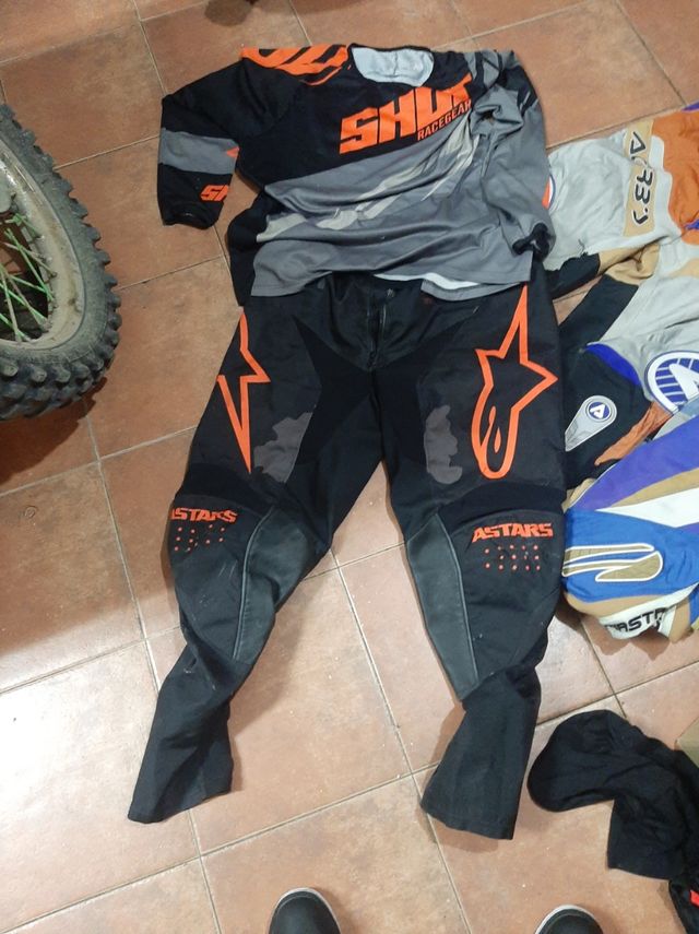 EQUIPACIONES DE CROSS