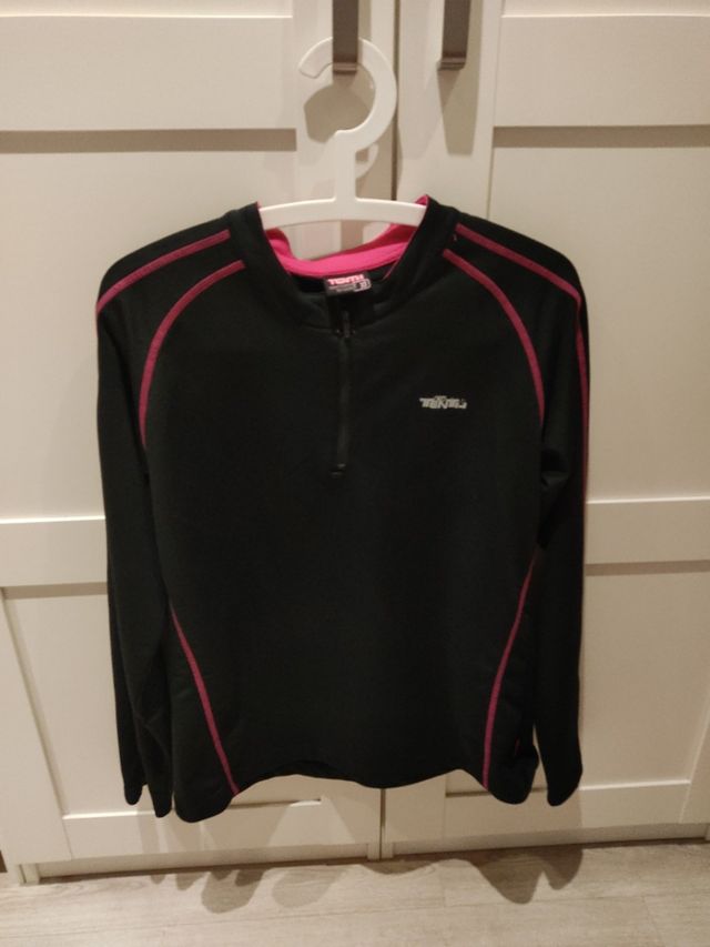 camiseta deporte suelta