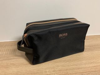 Neceser Hugo Boss NUEVO de segunda mano por 40 EUR en Huesca en WALLAPOP