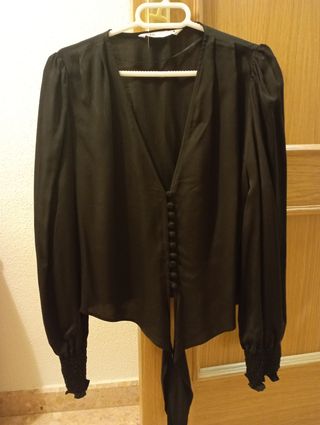 Blusa nudo Zara de segunda mano por 10 EUR en Poligono Industrial Parque  Industrial de Elche en WALLAPOP