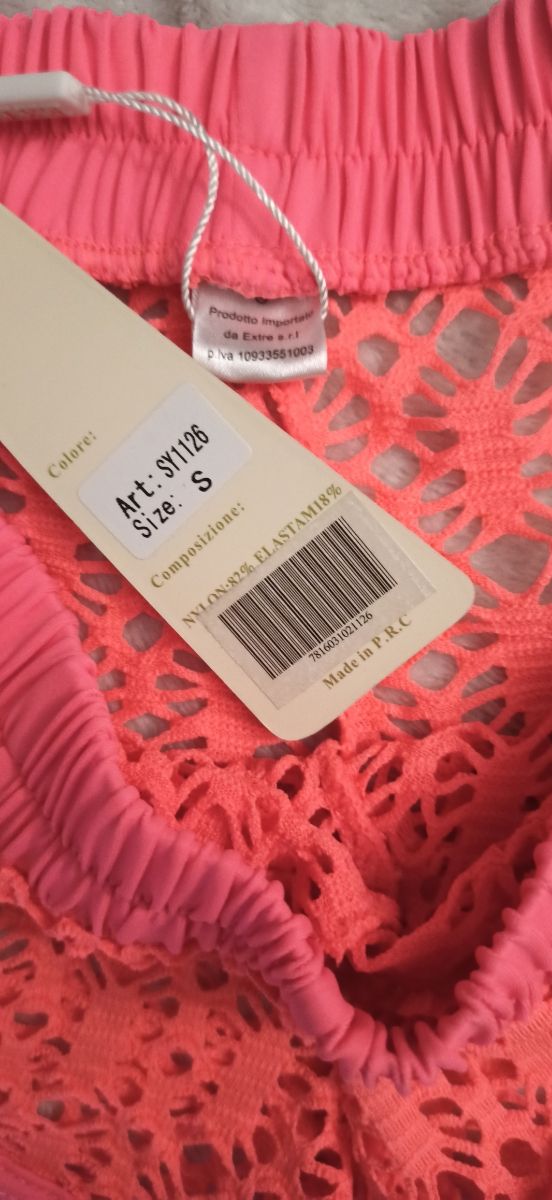 Short calado coral fosforescente de marca Extre