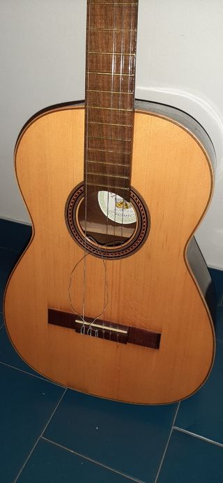 Guitarra Vicente Sanchís de segunda mano por 425 EUR en Avilés en WALLAPOP
