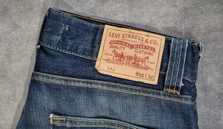 LEVIS 512 Y 527 de segunda mano por 30 EUR en San José del Valle en WALLAPOP