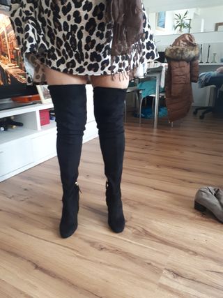 Botas altas negras ajustadas de segunda mano por 15 EUR en Guadalajara en  WALLAPOP