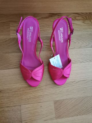 Sandalias fiesta, Raso fucsia N, 37.Nuevo de segunda mano por 25 EUR en  Ciudad Real en WALLAPOP