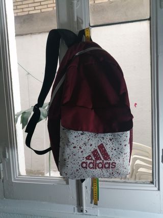 Mochila granate unisex Adidas de segunda mano por 15 EUR en Madrid en  WALLAPOP