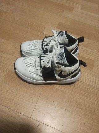 Zapatillas nike blancas con velcro de segunda mano por 12 EUR en Madrid en  WALLAPOP