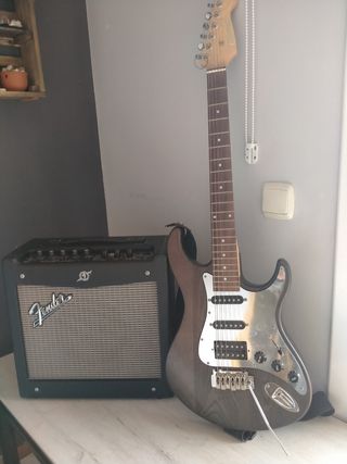 Vendo amplificador Fender Mustang I y guitarra de segunda mano por 200 EUR  en Olesa de Montserrat en WALLAPOP